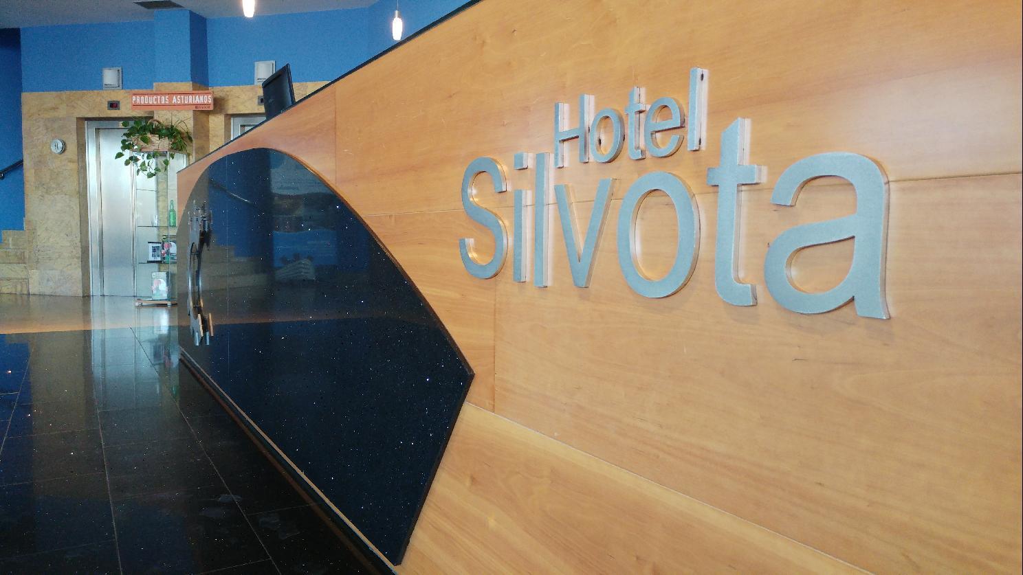 Hotel Silvota Lugo de Llanera Exterior foto